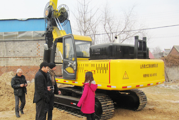 Australian customer orders crawler rotary drilling rig